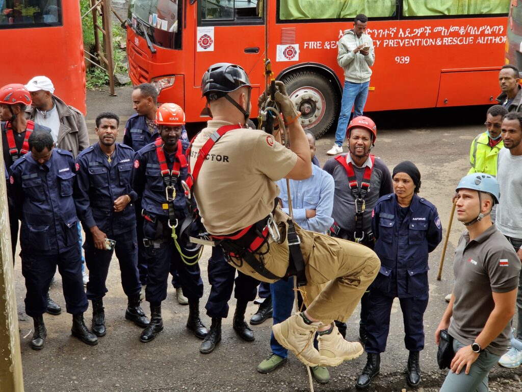 Szkolenie linowe dla strażaków w Etiopii
