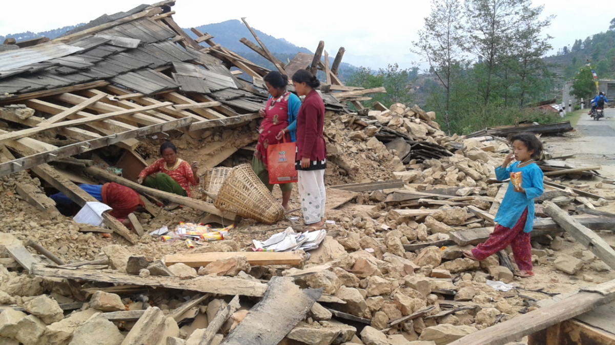 Trzęsienie ziemi pozbawiło dachu nad głową setki tysięcy Nepalczyków