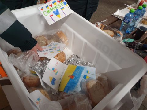 Plastikowe pudełko z prowiantem