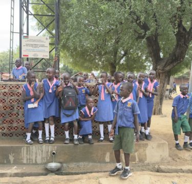 Studnia w szkole w Dżubie