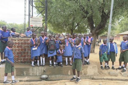 Studnia w szkole w Dżubie